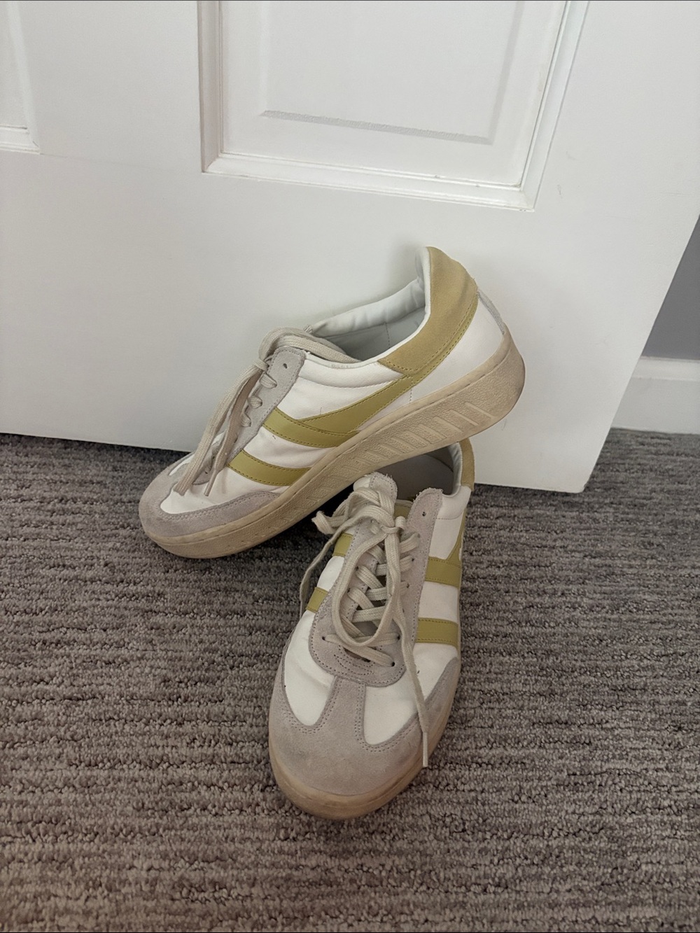 Gola White and Olive Low-Top Casual Sneakers